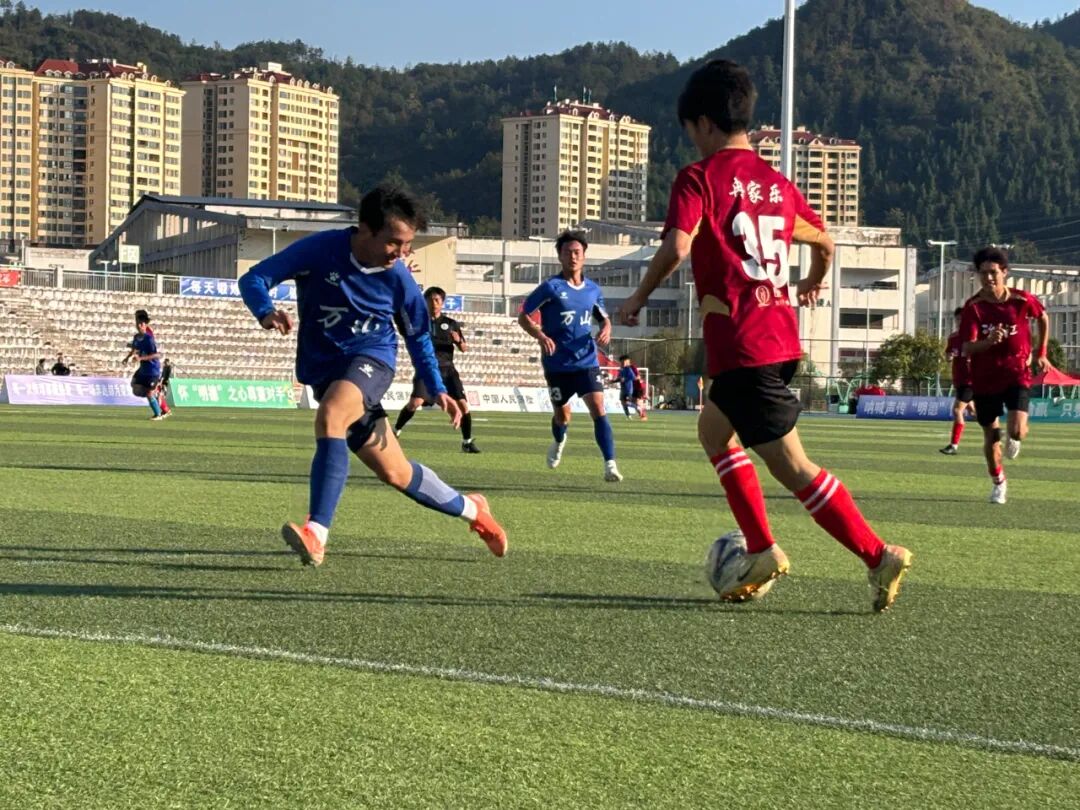 开云在线平台-关于火爆对决再掀波澜，足球赛事燃情开战的信息