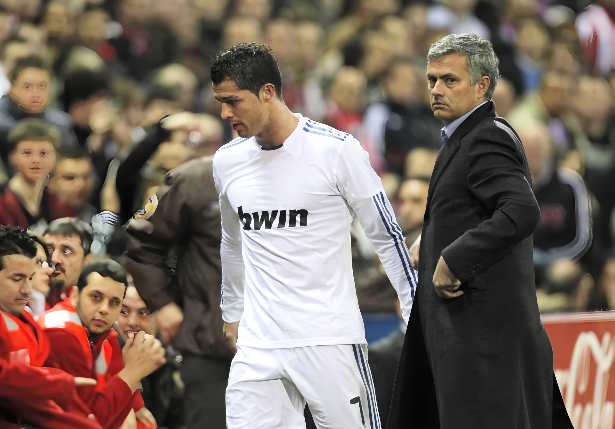 开云中国-巴黎客场逆转皇马，尤文图斯遭遇三连败(曝尤文巴黎酝酿重磅交易 用c罗换购二弟+青训妖星)