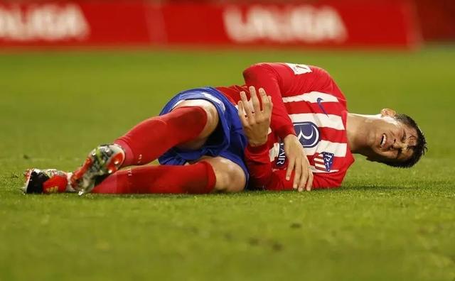 开云在线平台-毕尔巴鄂队员伤愈复出重返赛场视频